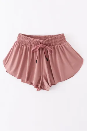 Mauve woman sports shorts