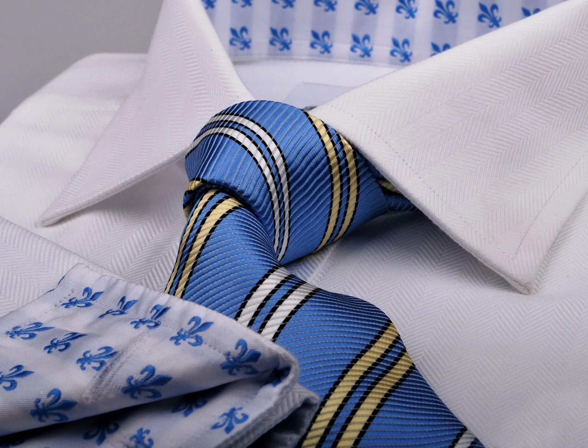 White Herringbone Formal Business Dress Shirt Blue Fleur-De-Lis Fashion